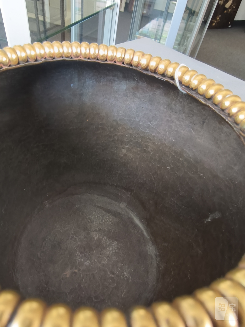 A PARCEL-GILT SILVER AND SEMI-PRECIOUS STONE INLAID METAL BOWL - 图5